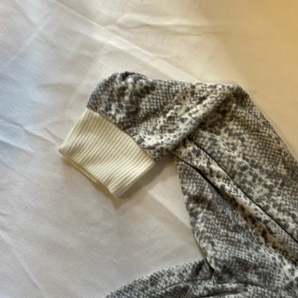 Super soft and lightweight long sleeve Top - Picture 4 of 4